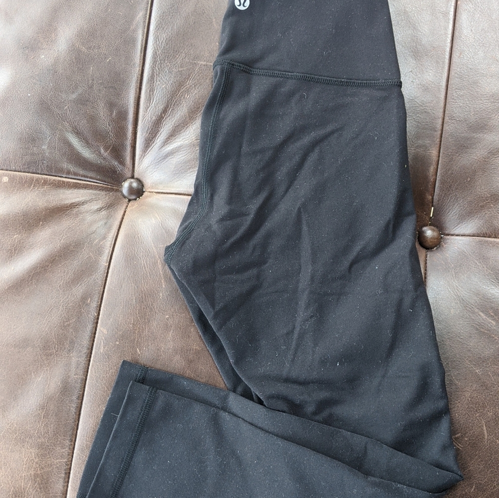 Lululemon wunder under, size 4 - Picture 2 of 3